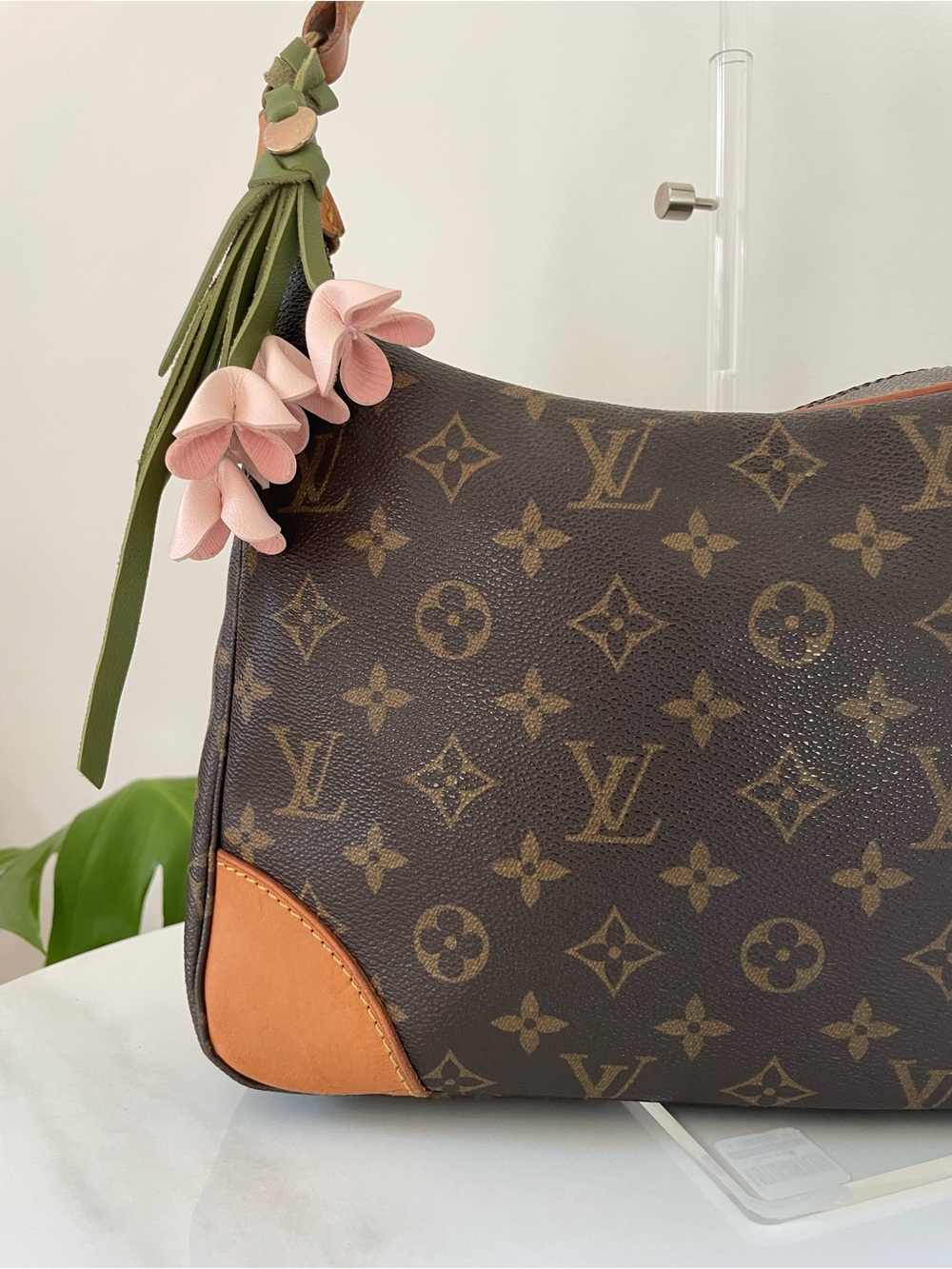 Louis Vuitton Monogram Canvas Shoulder Bag with Vachetta Trim - Picture 8 of 12